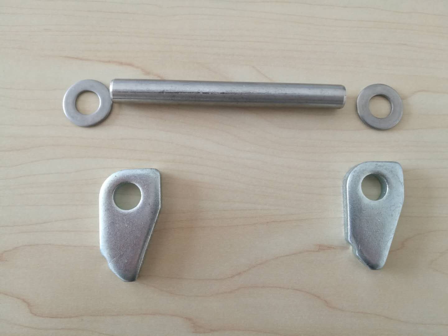 Container door hinge