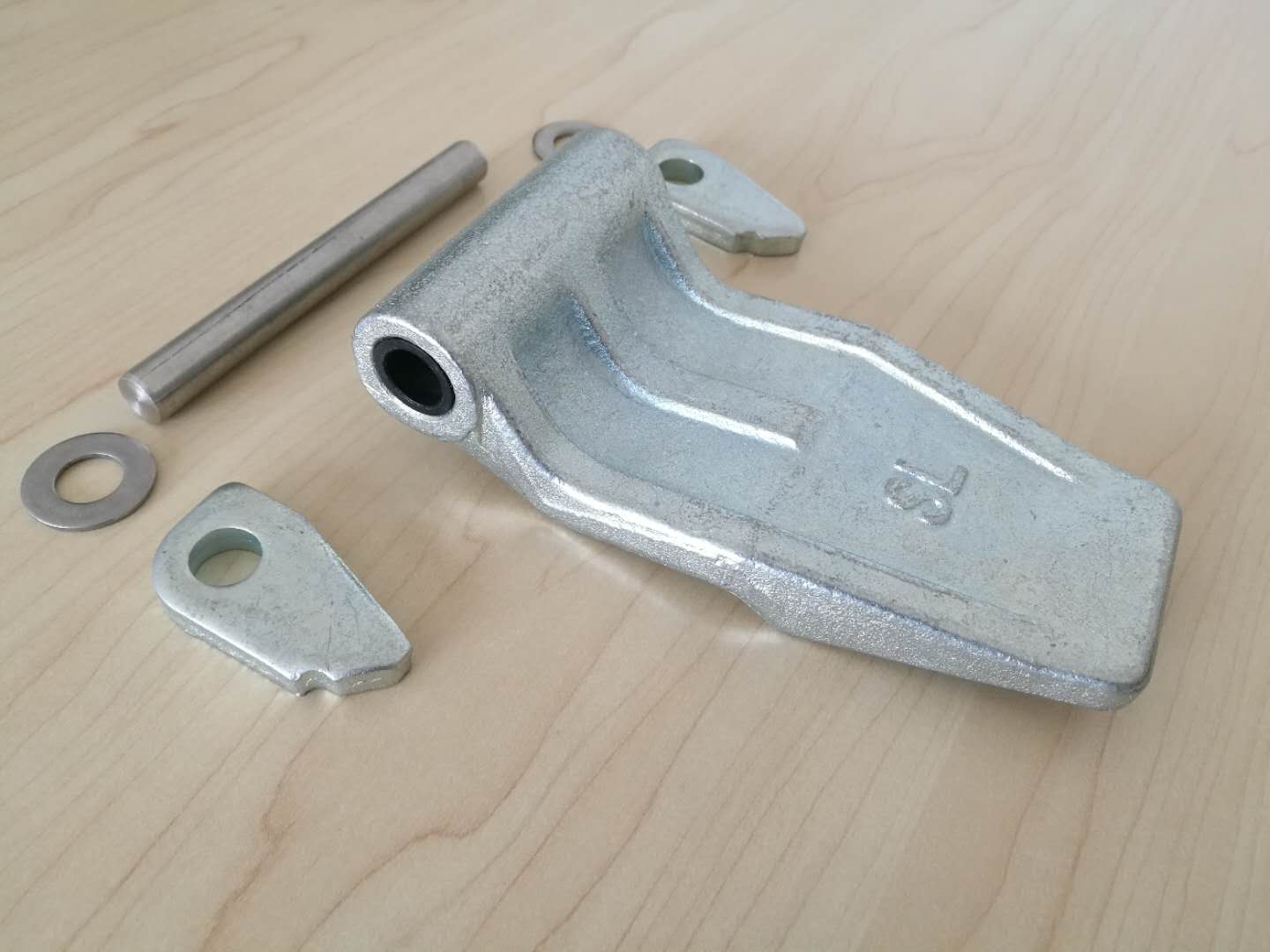 Container door hinge